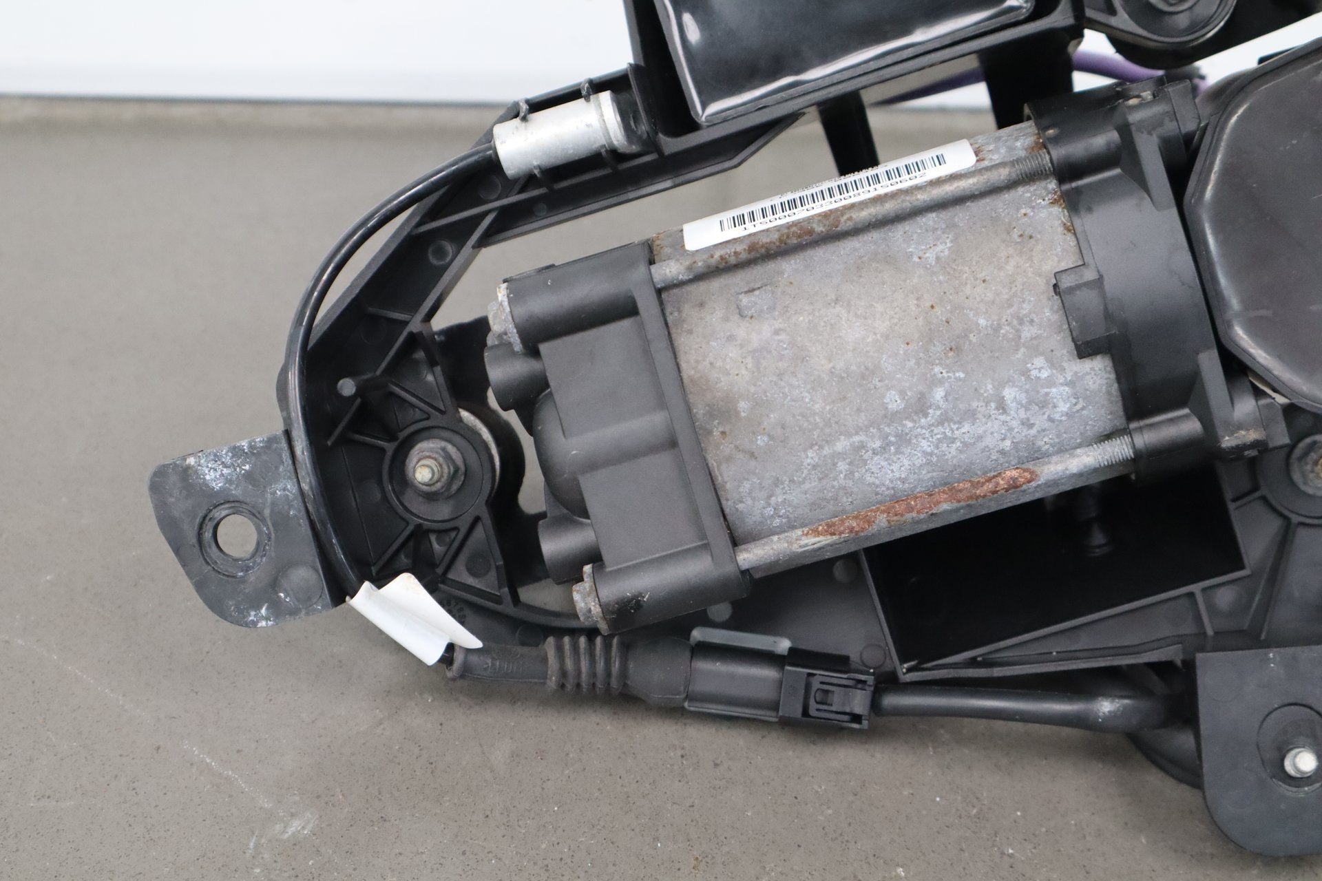 2012-2015 Tesla Model S MS Air Suspension Compressor Pump Unit w/ Bracket Assy