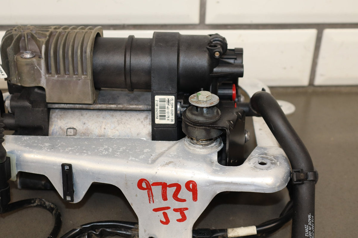 2012-2015 Tesla Model S MS Air Suspension Compressor Pump Unit w/ Bracket Assy