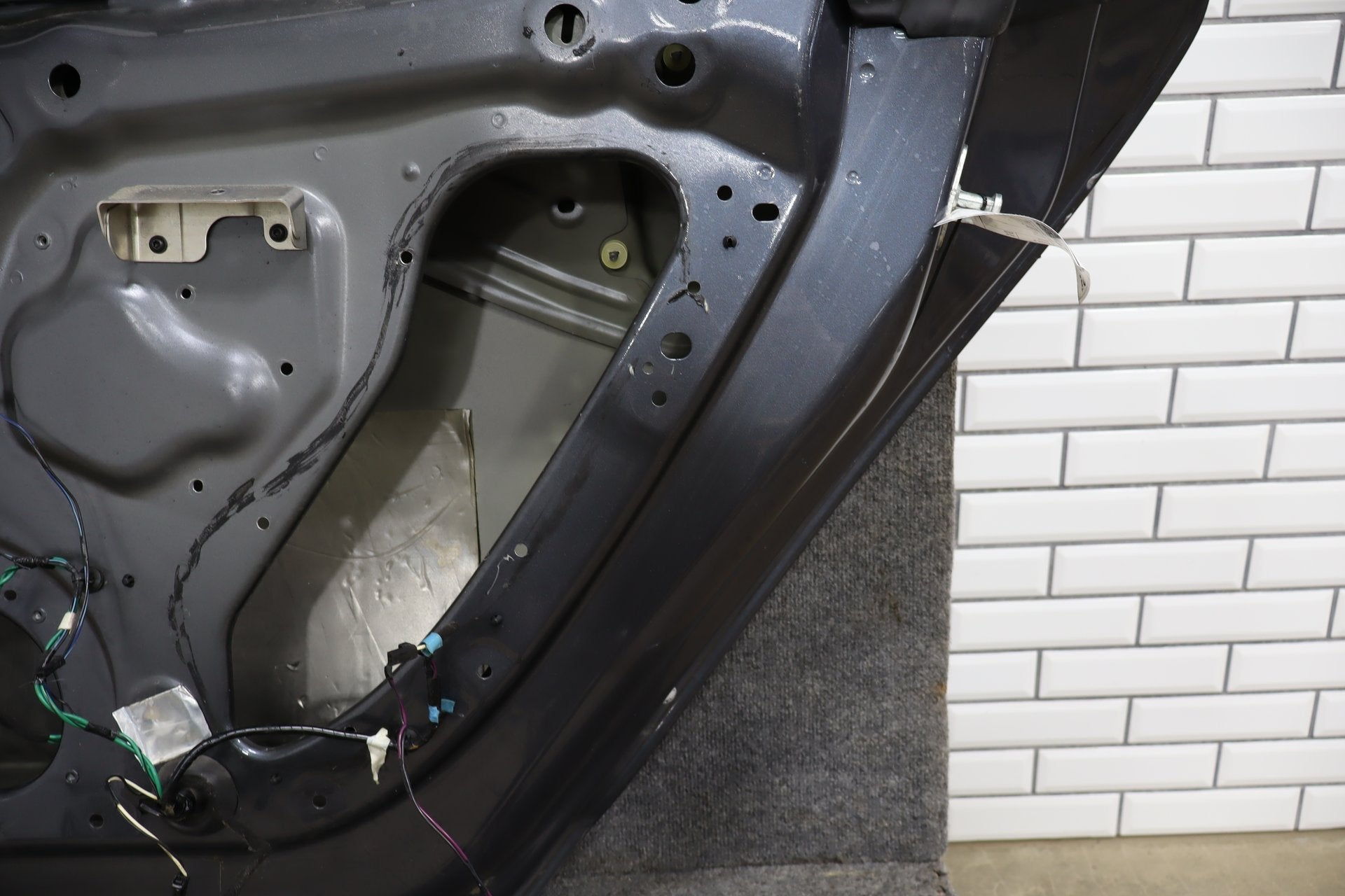 2012-2015 Tesla Model S Right Rear Door Gray Metallic PMTG