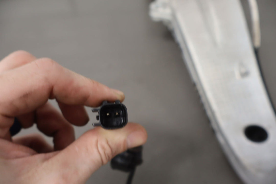 2012 - 2016 Tesla Model S RWD Driver Left Front Spindle / Hub OEM