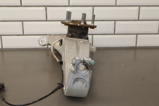 2012 - 2016 Tesla Model S RWD Passenger Right Front Spindle / Hub OEM