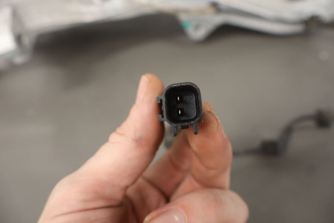 2012 - 2016 Tesla Model S RWD Passenger Right Front Spindle / Hub OEM