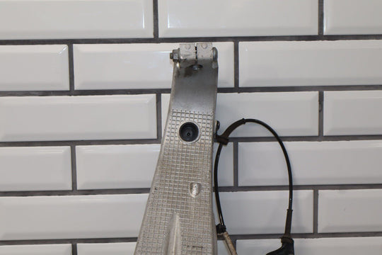 2012 - 2016 Tesla Model S RWD Passenger Right Front Spindle / Hub OEM