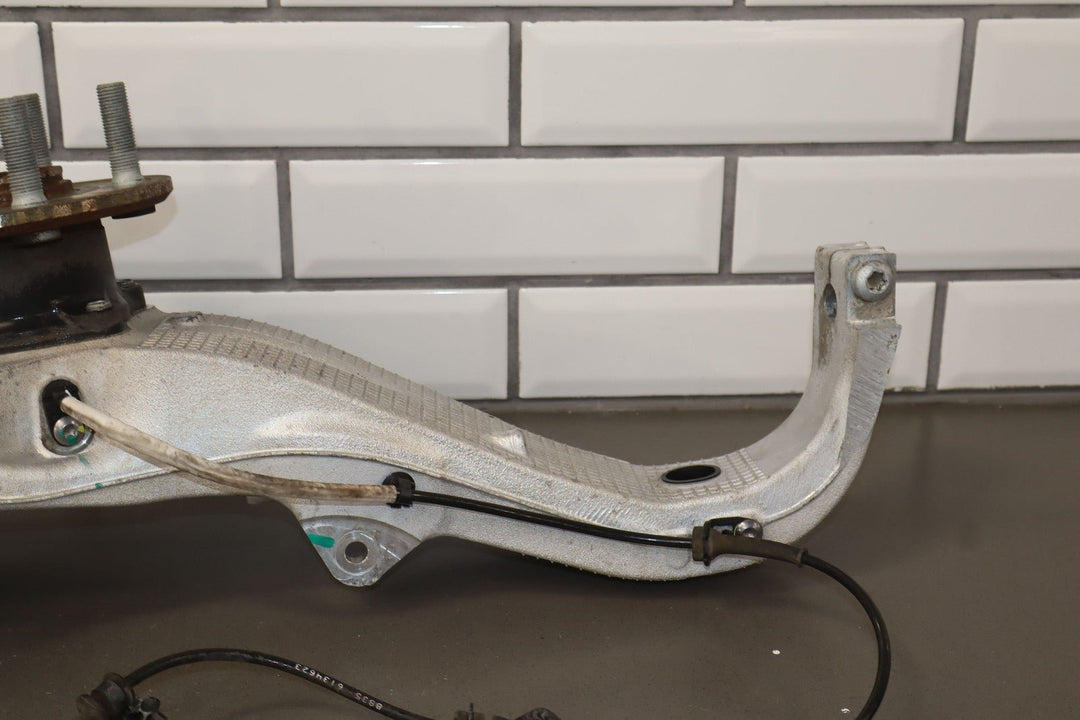 2012 - 2016 Tesla Model S RWD Passenger Right Front Spindle / Hub OEM