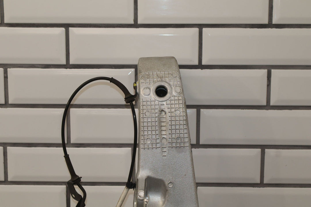 2012 - 2016 Tesla Model S RWD Passenger Right Front Spindle / Hub OEM