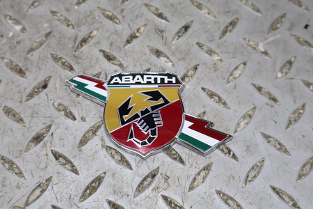 2012 Fiat 500- Emblem