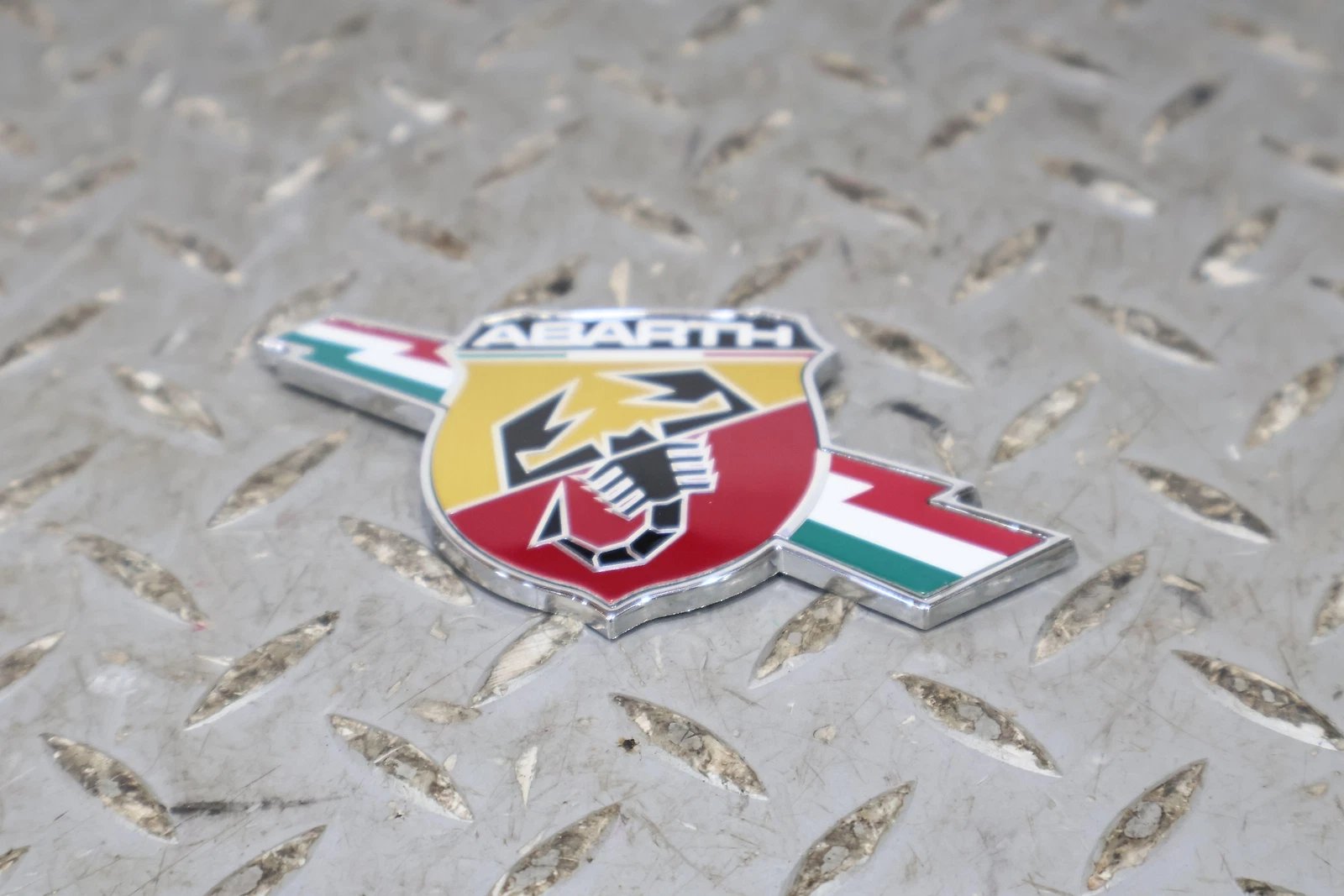 2012 Fiat 500- Emblem