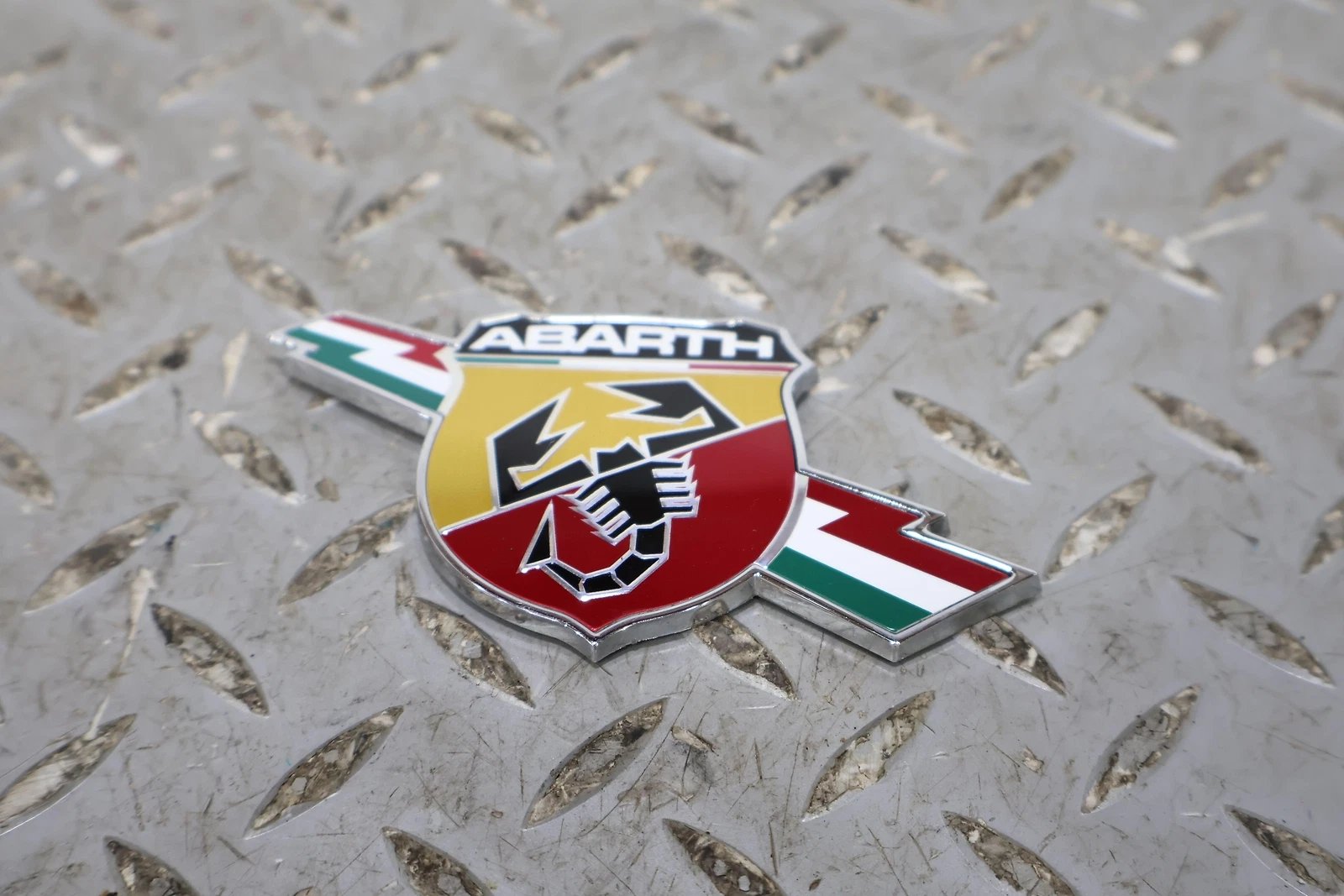 2012 Fiat 500- Emblem