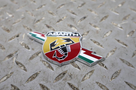 2012 Fiat 500- Emblem