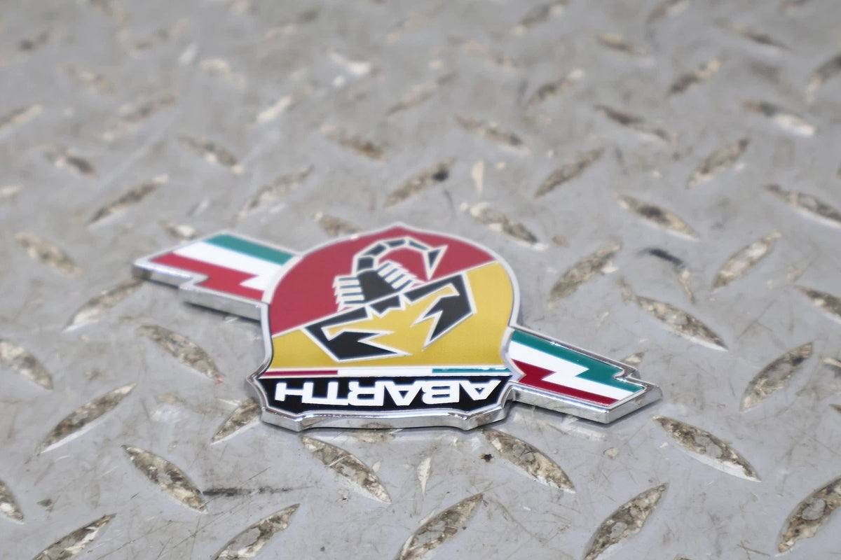 2012 Fiat 500- Emblem