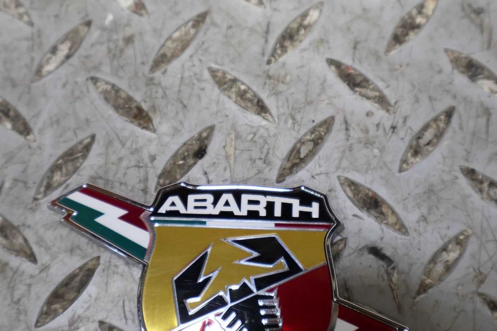 2012 Fiat 500- Emblem
