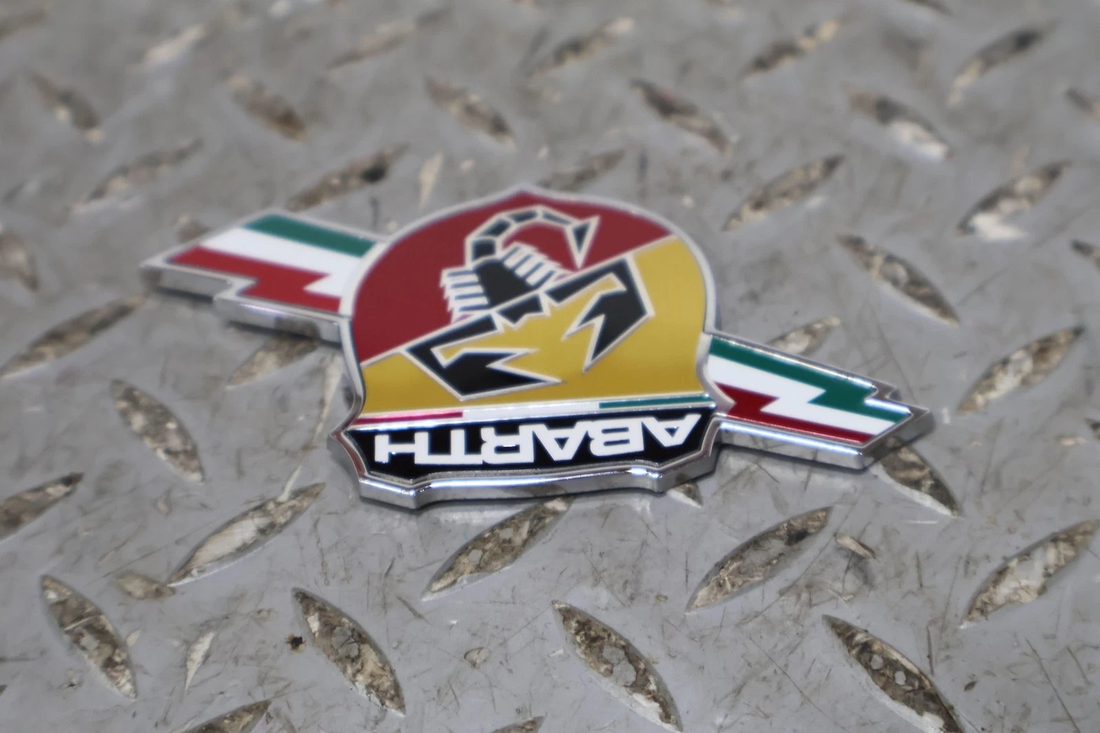2012 Fiat 500- Emblem