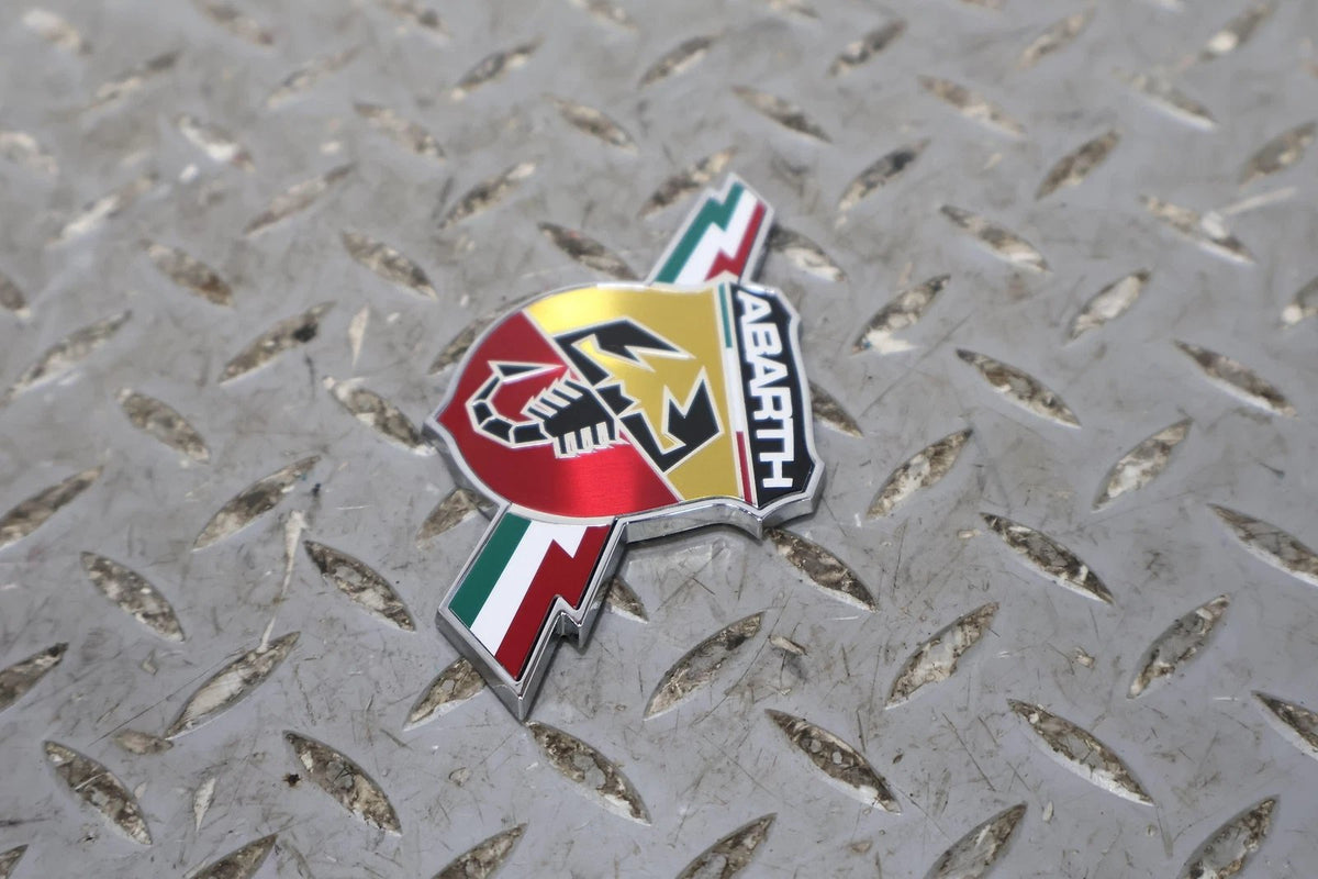 2012 Fiat 500- Emblem