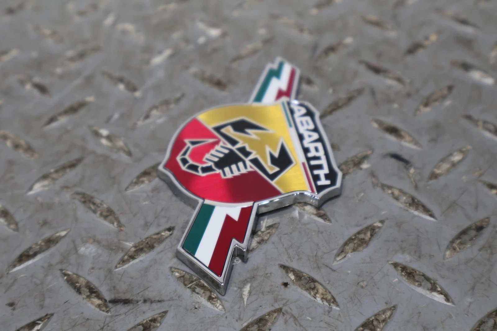 2012 Fiat 500- Emblem