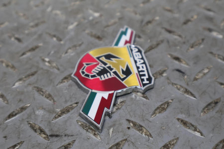 2012 Fiat 500- Emblem
