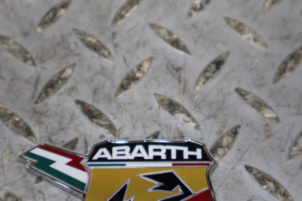 2012 Fiat 500- Emblem