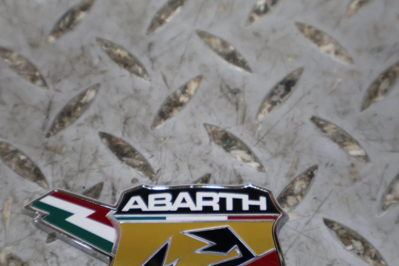 2012 Fiat 500- Emblem