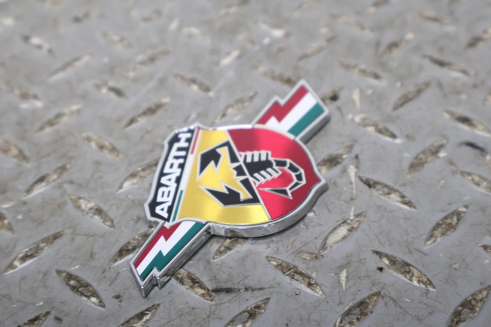 2012 Fiat 500- Emblem