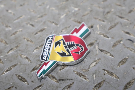 2012 Fiat 500- Emblem