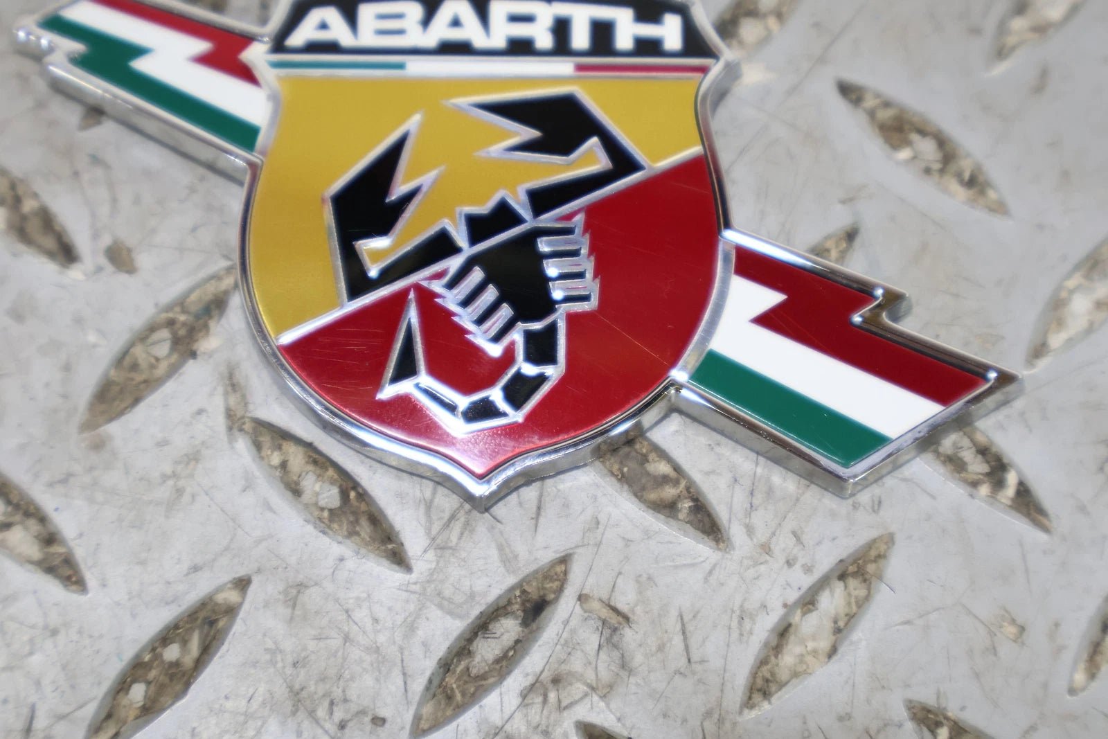 2012 Fiat 500- Emblem