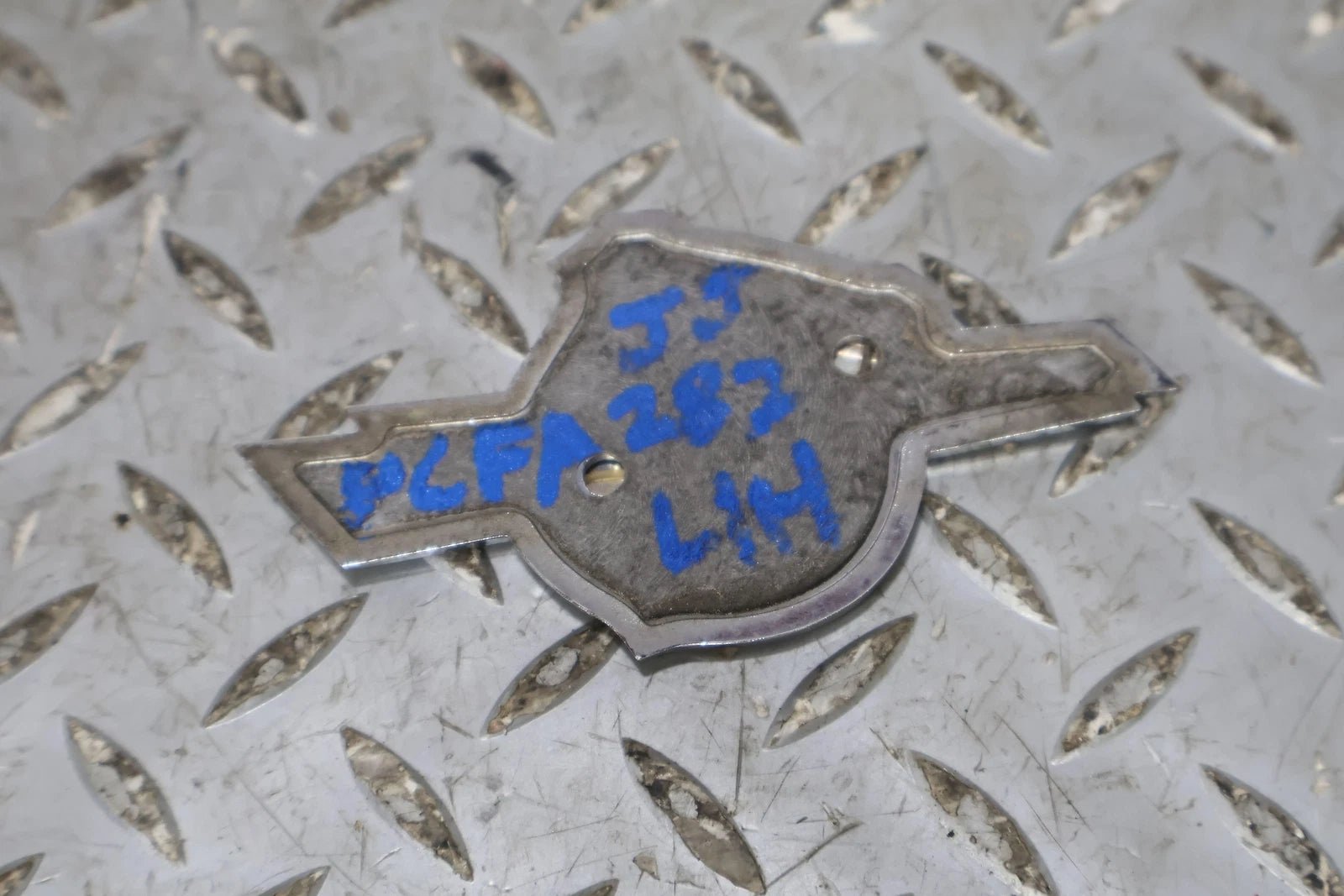 2012 Fiat 500- Emblem