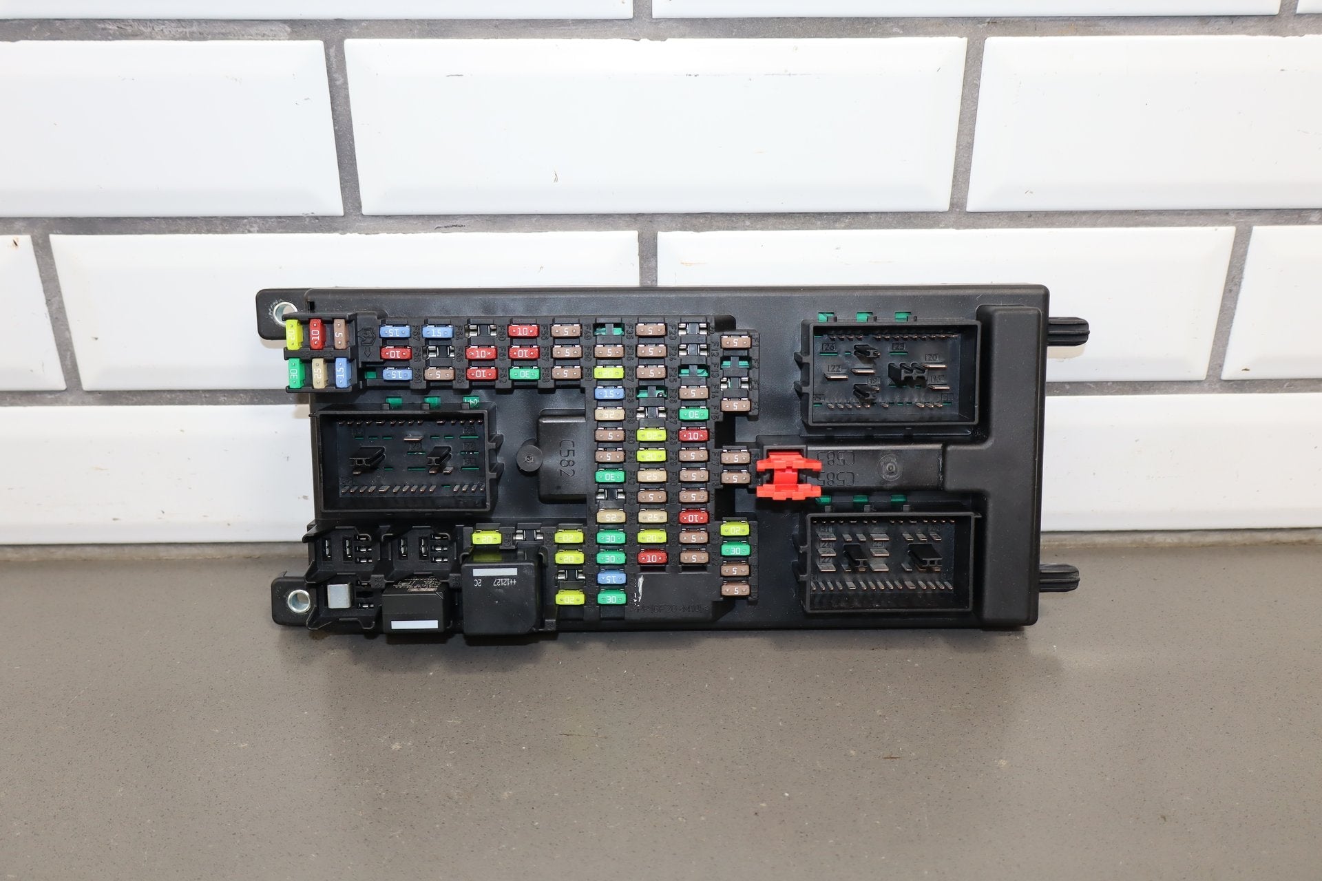 2012 Jaguar XJ L Portfolio 5.0L Cabin Fuse Box