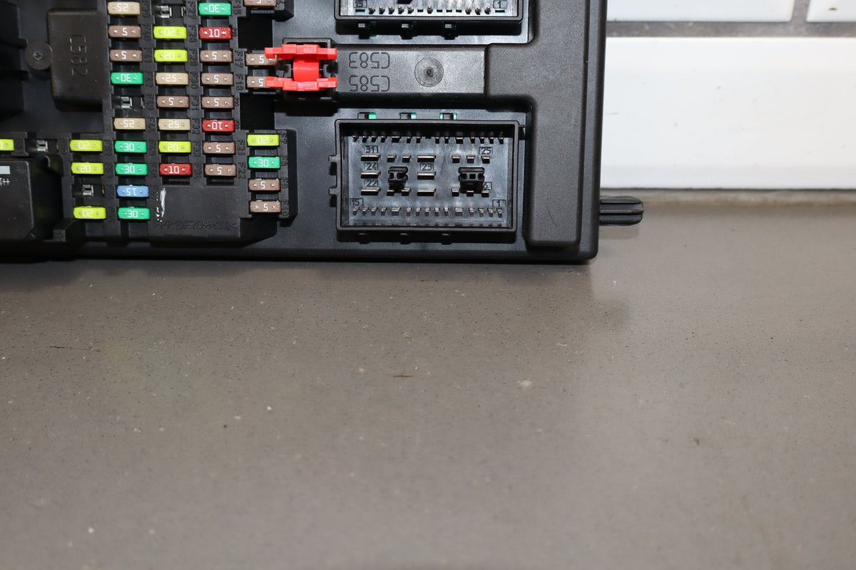 2012 Jaguar XJ L Portfolio 5.0L Cabin Fuse Box