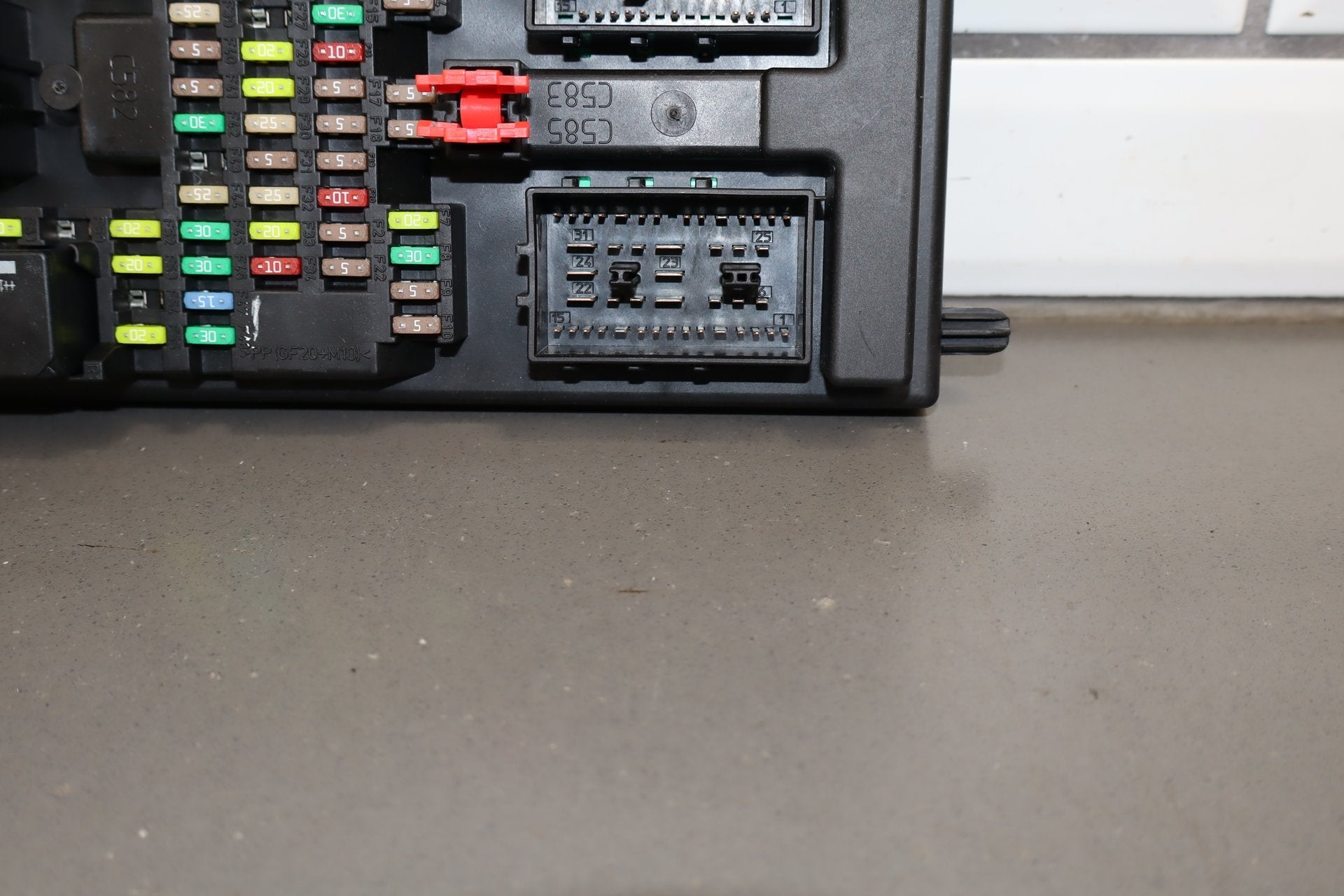 2012 Jaguar XJ L Portfolio 5.0L Cabin Fuse Box