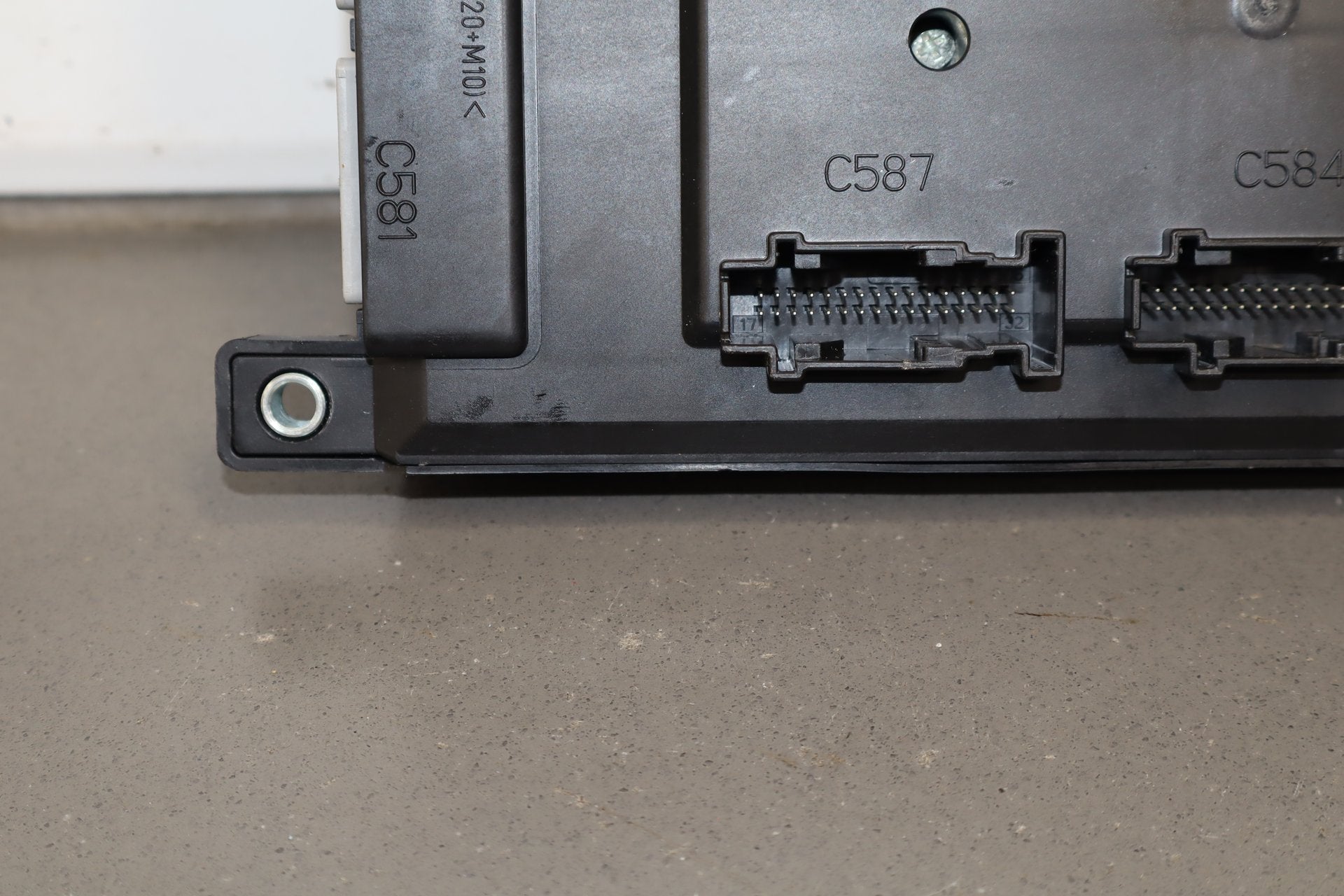 2012 Jaguar XJ L Portfolio 5.0L Cabin Fuse Box