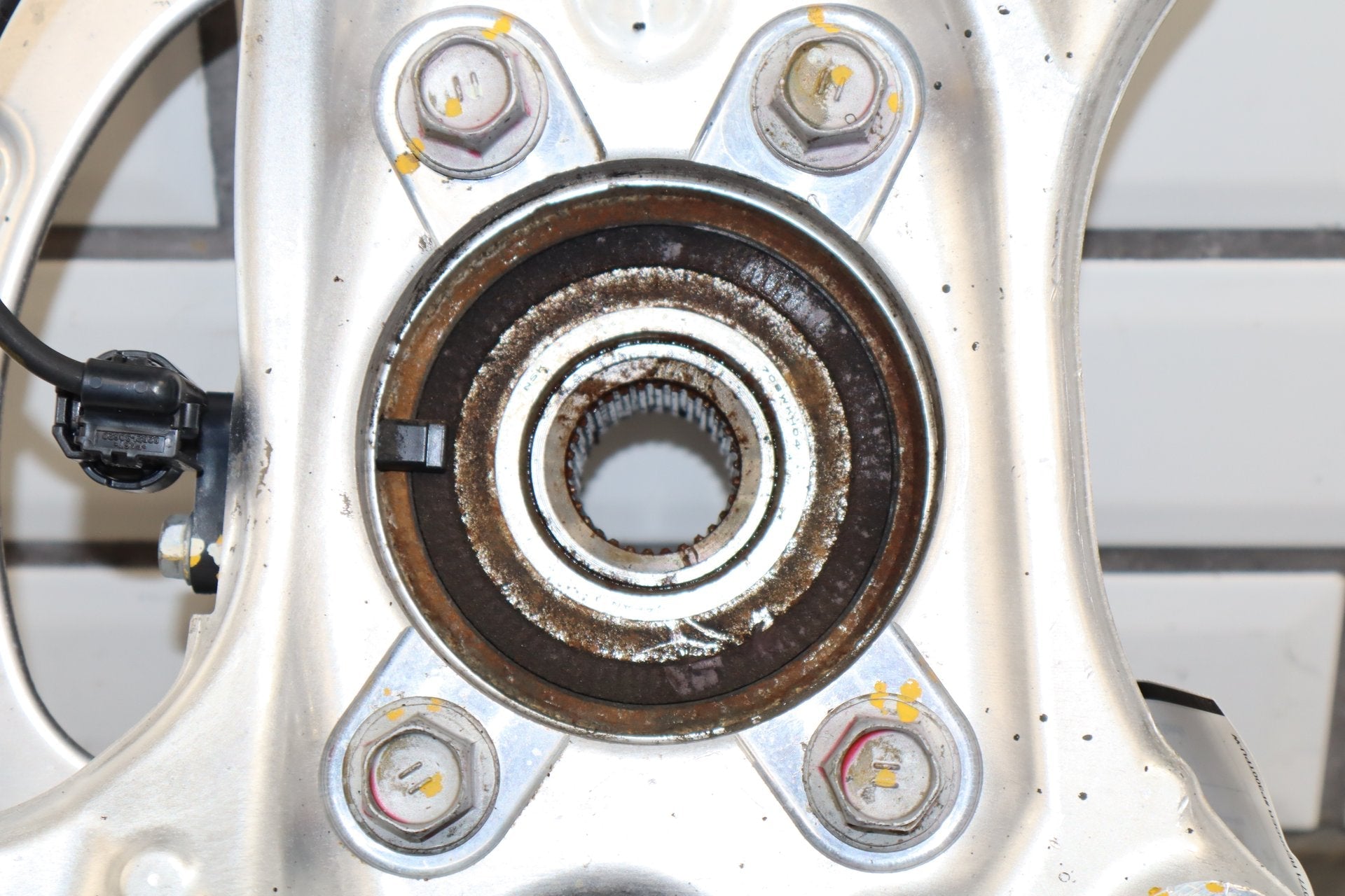 2012 Lexus LS460 AWD Right Front Spindle W/Hub