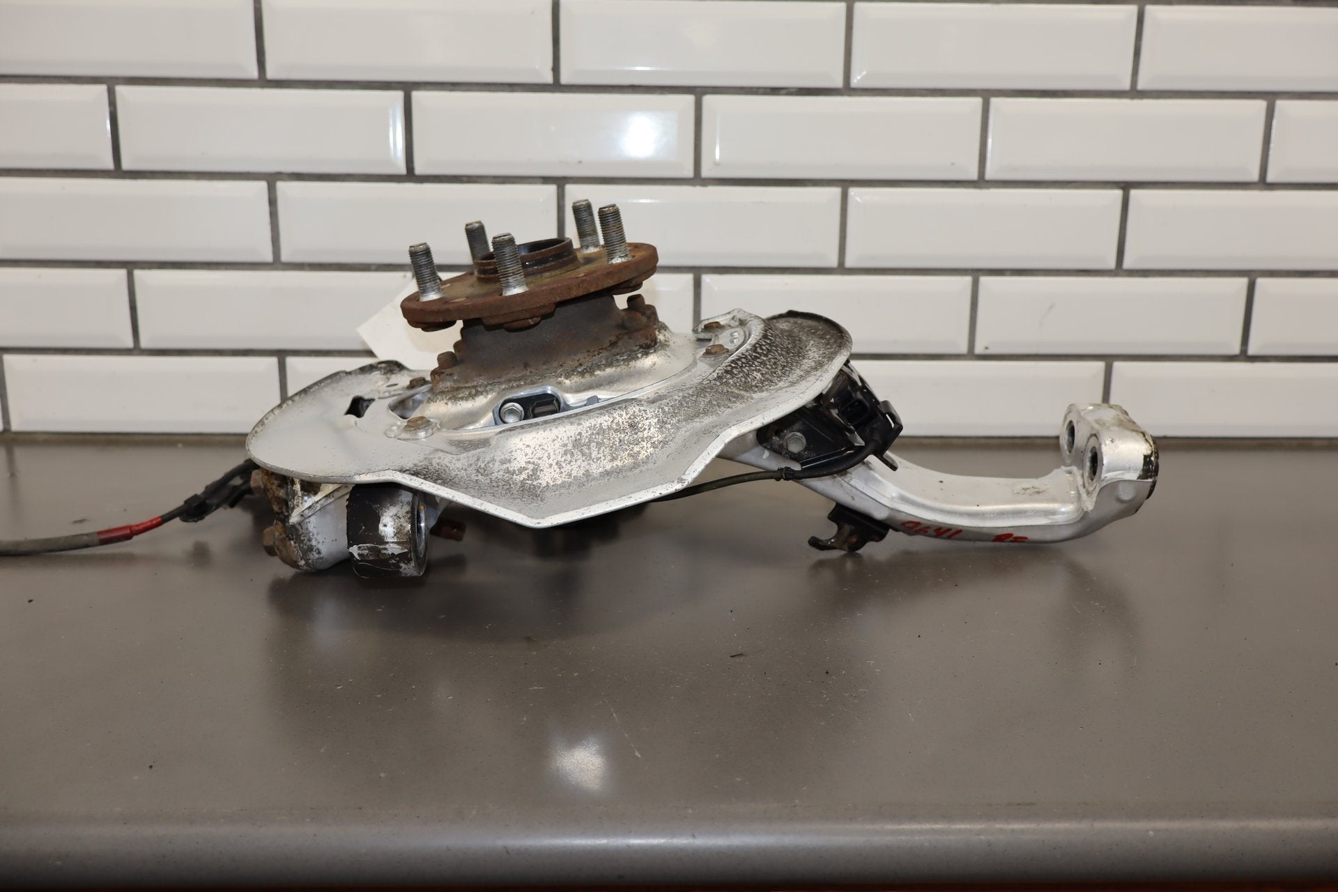 2012 Lexus LS460 AWD Right Front Spindle W/Hub