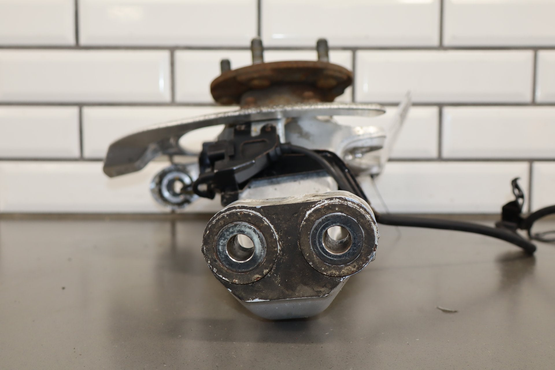 2012 Lexus LS460 AWD Right Front Spindle W/Hub