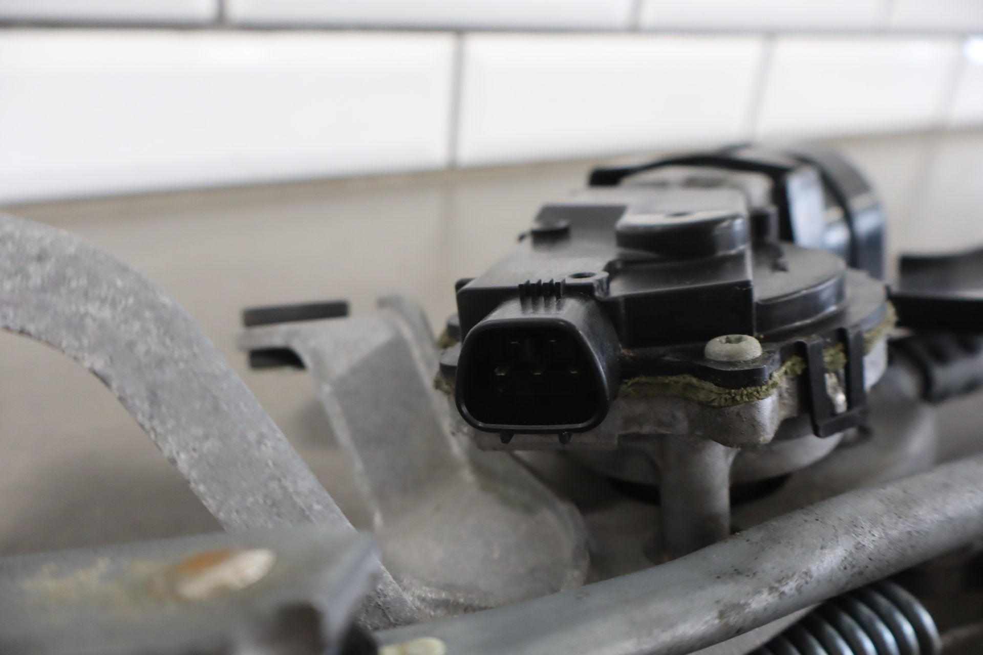 2012 Lexus LS460 Front Wiper Motor OEM
