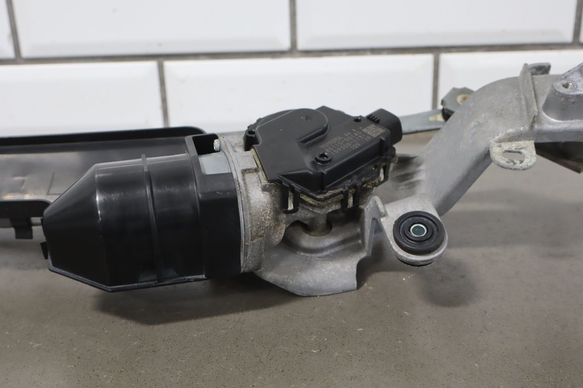 2012 Lexus LS460 Front Wiper Motor OEM