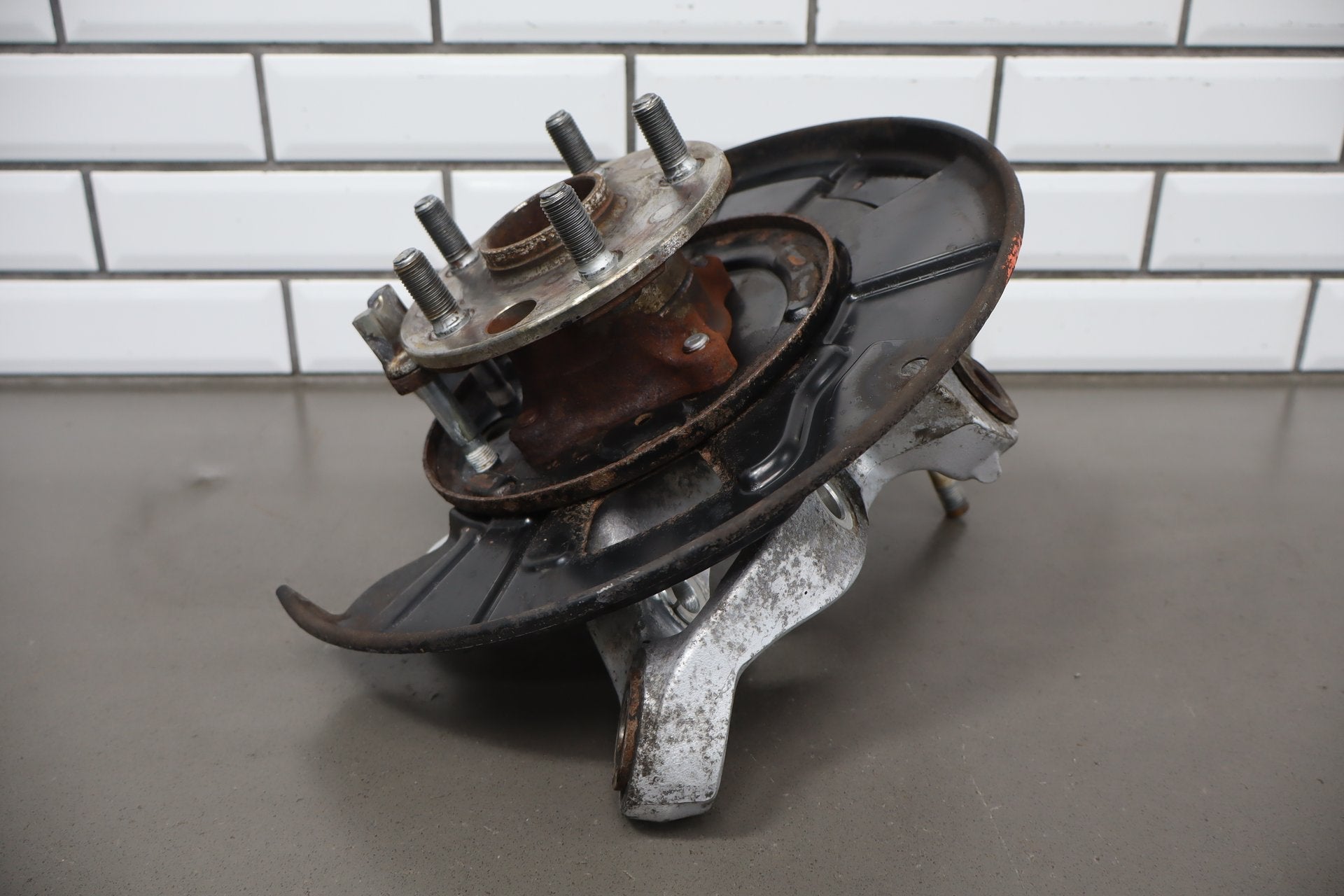 2012 Lexus LS460 Left Rear Suspension Spindle | W/O Air Suspension