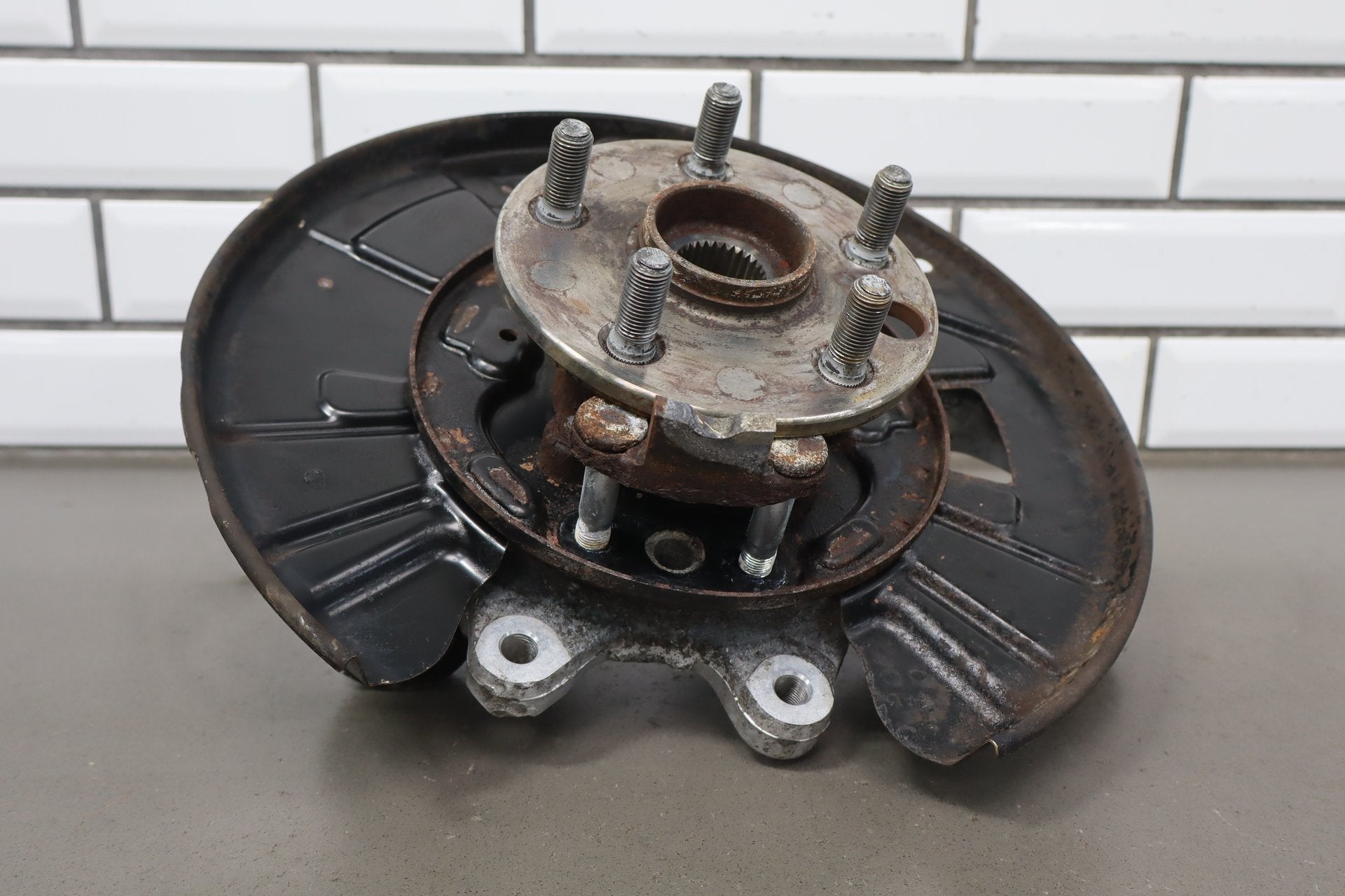 2012 Lexus LS460 Left Rear Suspension Spindle | W/O Air Suspension