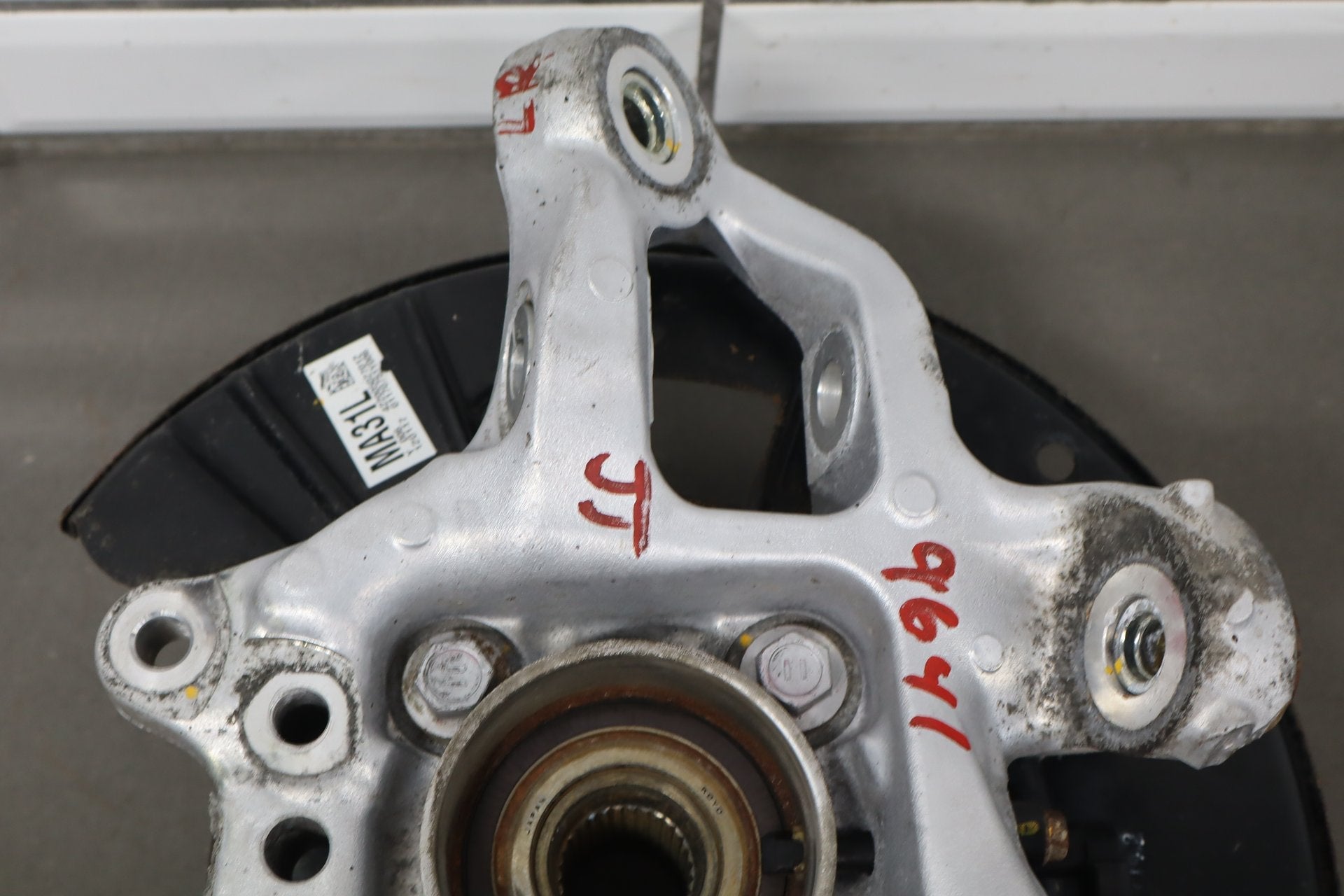 2012 Lexus LS460 Left Rear Suspension Spindle | W/O Air Suspension