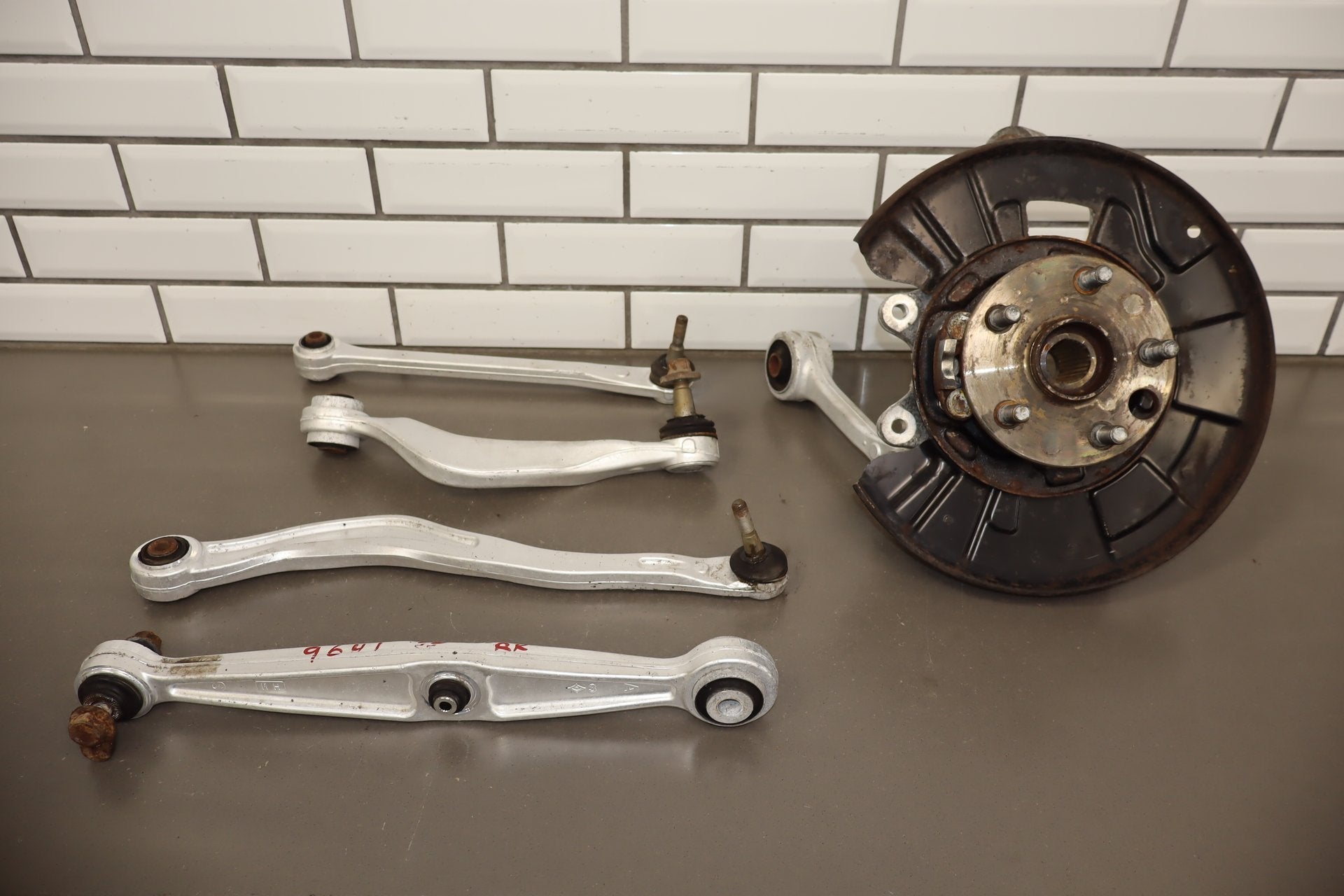 2012 Lexus LS460 Passenger Right Rear Suspension W/ Knuckle Control Arms