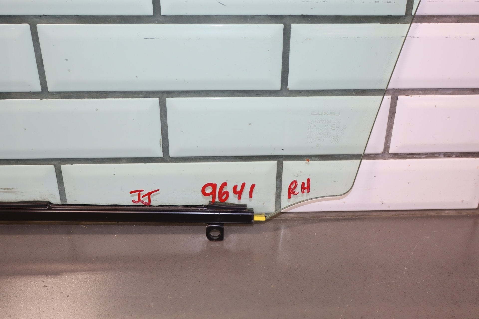 2012 Lexus LS460 Right Front Door Window