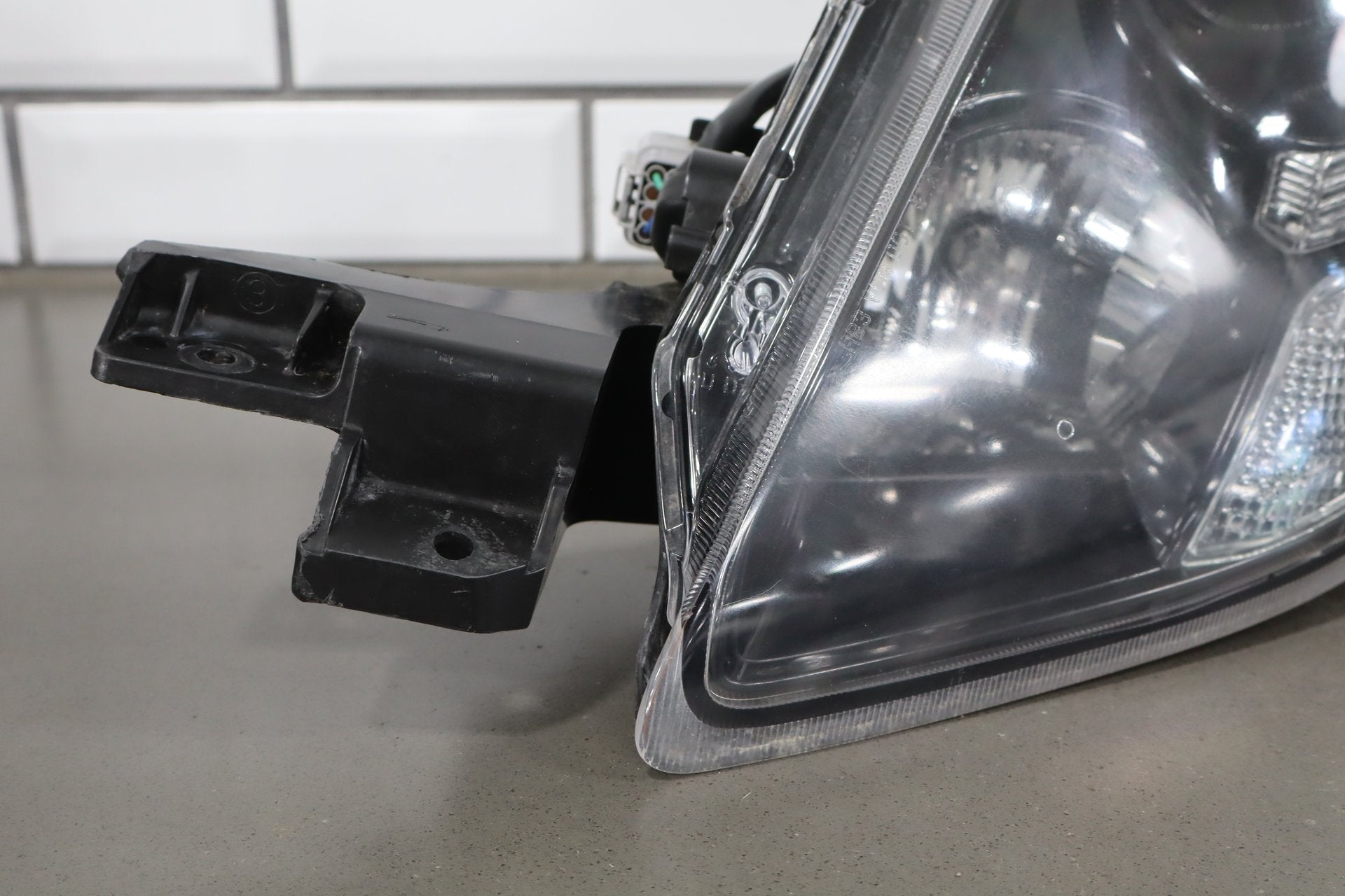 2012 Mitsubishi i-MiEV- Left Headlamp