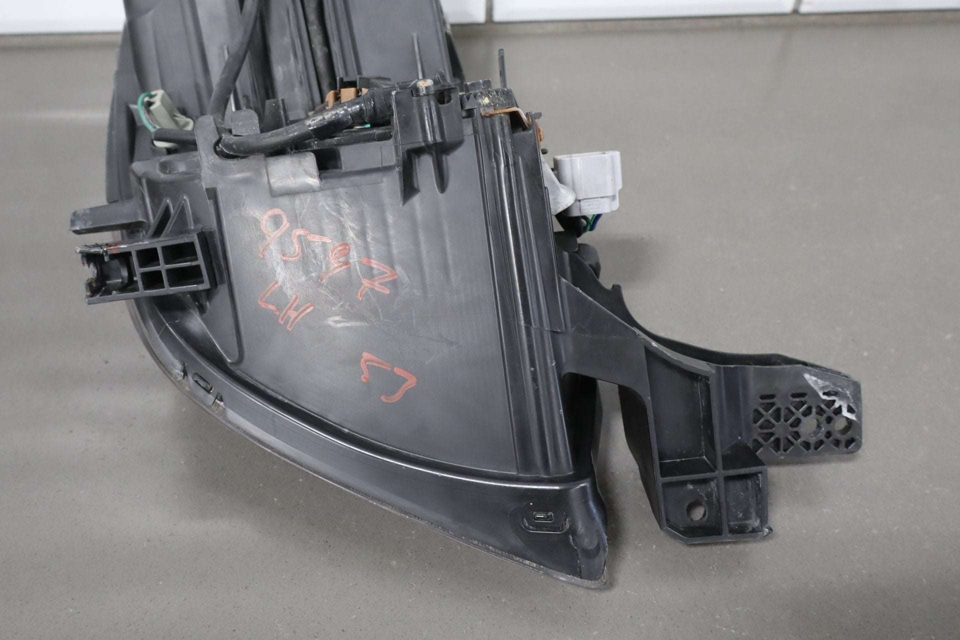 2012 Mitsubishi i-MiEV- Left Headlamp