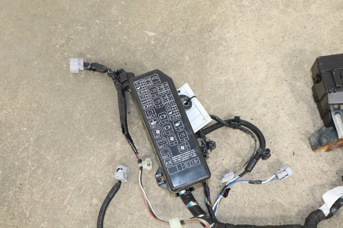 2012 Mitsubishi i-MiEV SE L Electric Engine Fuse Box