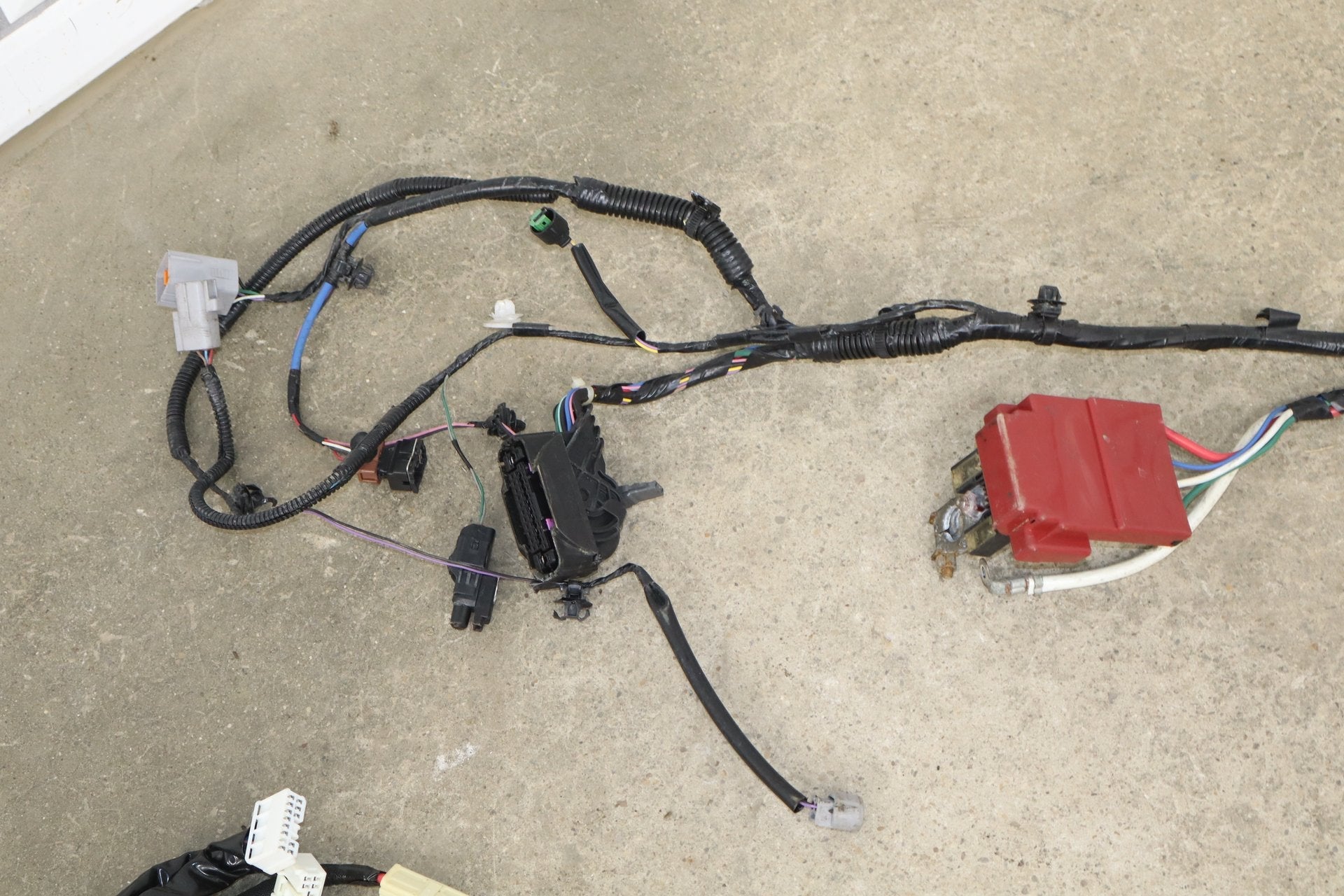2012 Mitsubishi i-MiEV SE L Electric Engine Fuse Box