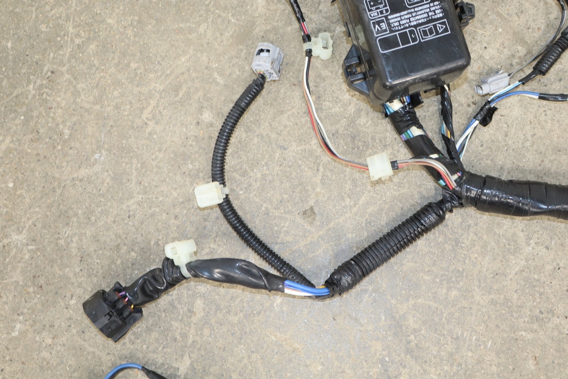 2012 Mitsubishi i-MiEV SE L Electric Engine Fuse Box