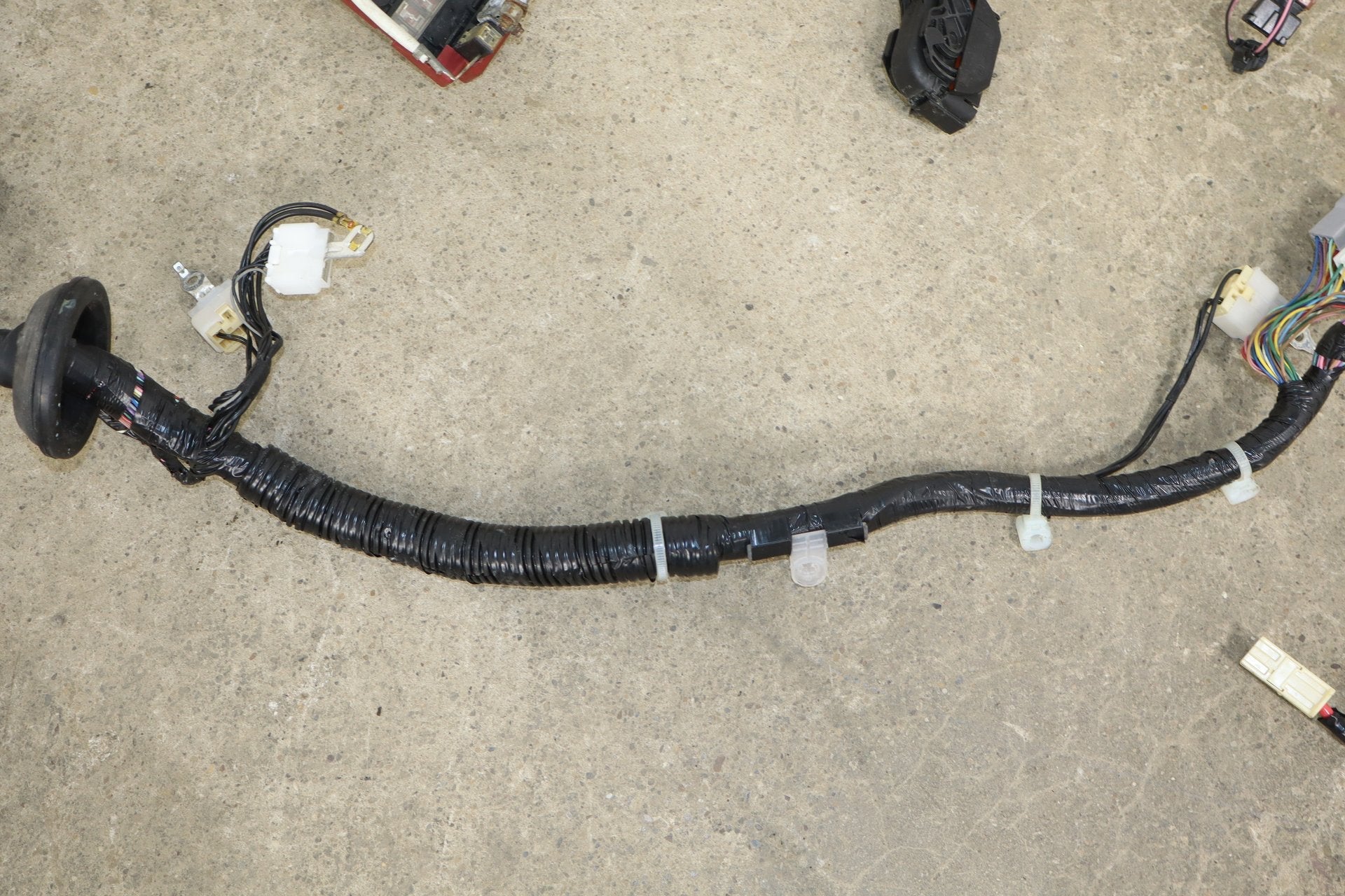 2012 Mitsubishi i-MiEV SE L Electric Engine Fuse Box