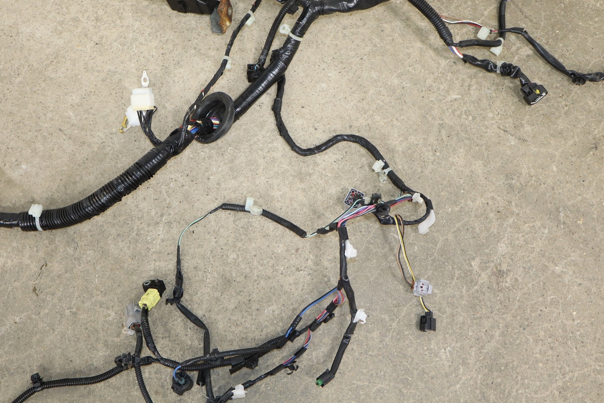 2012 Mitsubishi i-MiEV SE L Electric Engine Fuse Box
