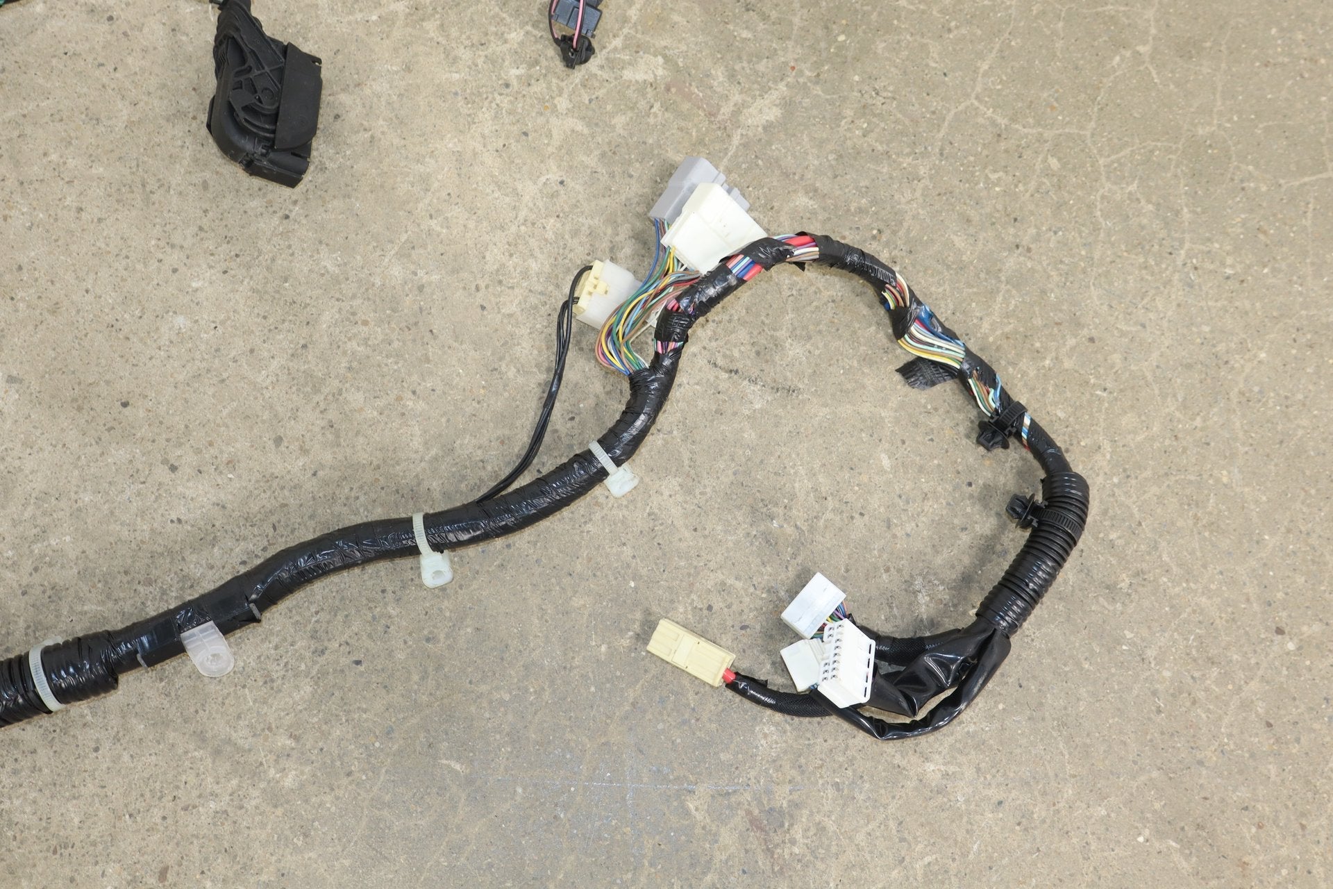 2012 Mitsubishi i-MiEV SE L Electric Engine Fuse Box