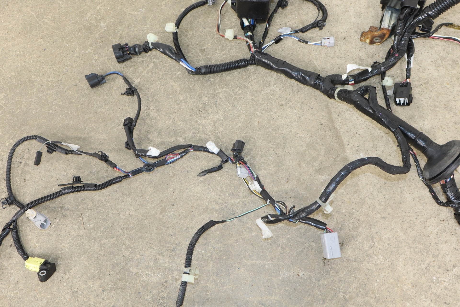 2012 Mitsubishi i-MiEV SE L Electric Engine Fuse Box