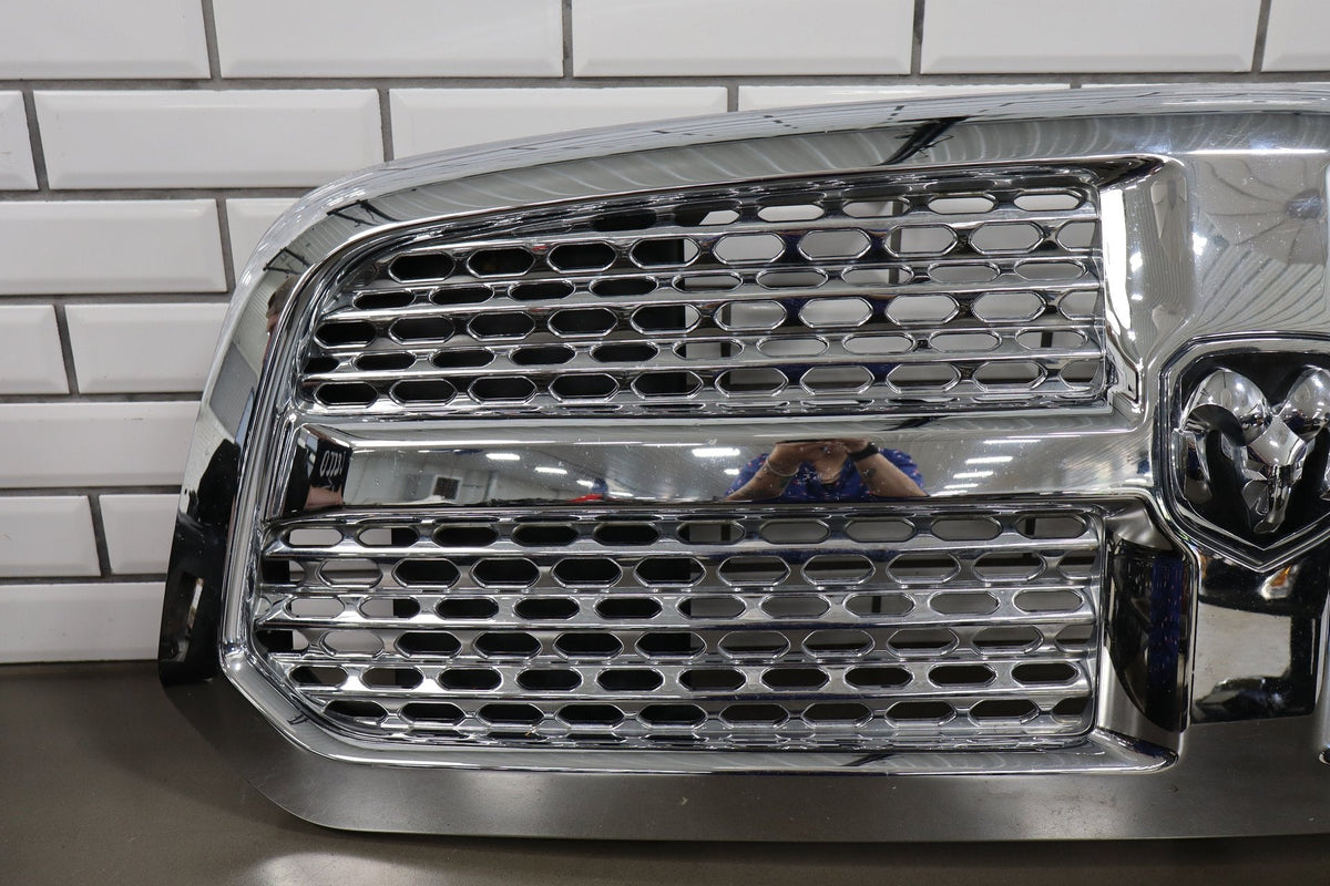 2013-2013 Ram 1500 Laramie Chrome Grille Assembly 68094301AC OEM