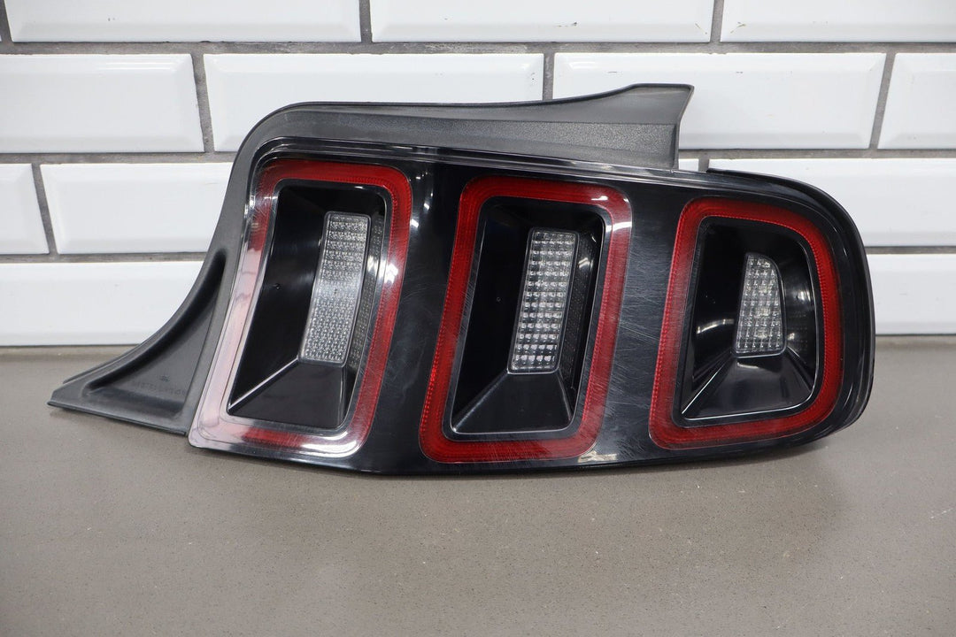 2013 - 2014 Ford Mustang GT Rear Right Passenger Side Tail Light DR33 - 13B504 - AG